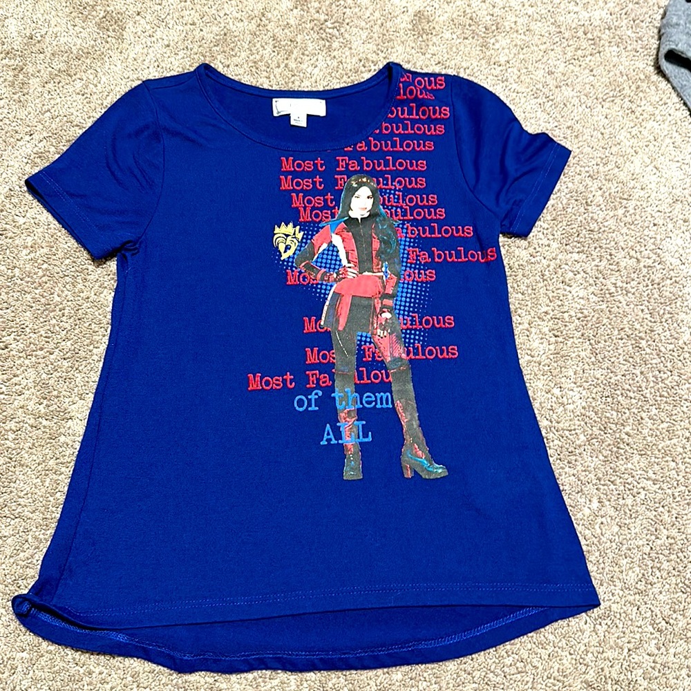Disney D-Signed girls T-shirt size small Descendants